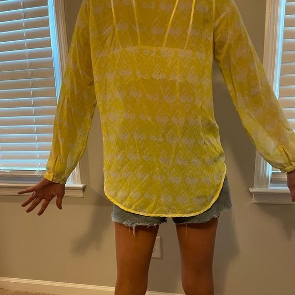 🍋Yellow blouse🍋 - Picture 2 of 2